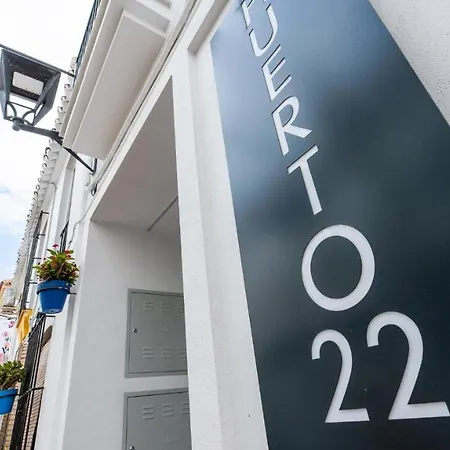 Huerto 22 Chic Urban Corner Apartment Estepona